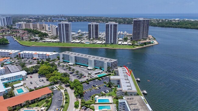 Building Photo - 52 Yacht Club Dr