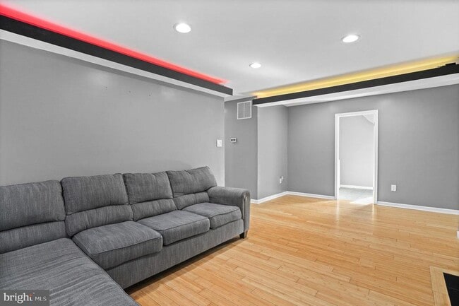 Building Photo - 2712 Advent Ct S