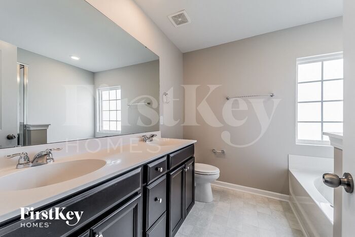 Building Photo - 786 Redbud Ln