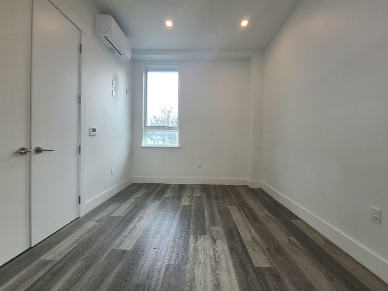 Building Photo - 715 Park Ave