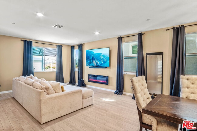 Building Photo - 720 Grace Ave