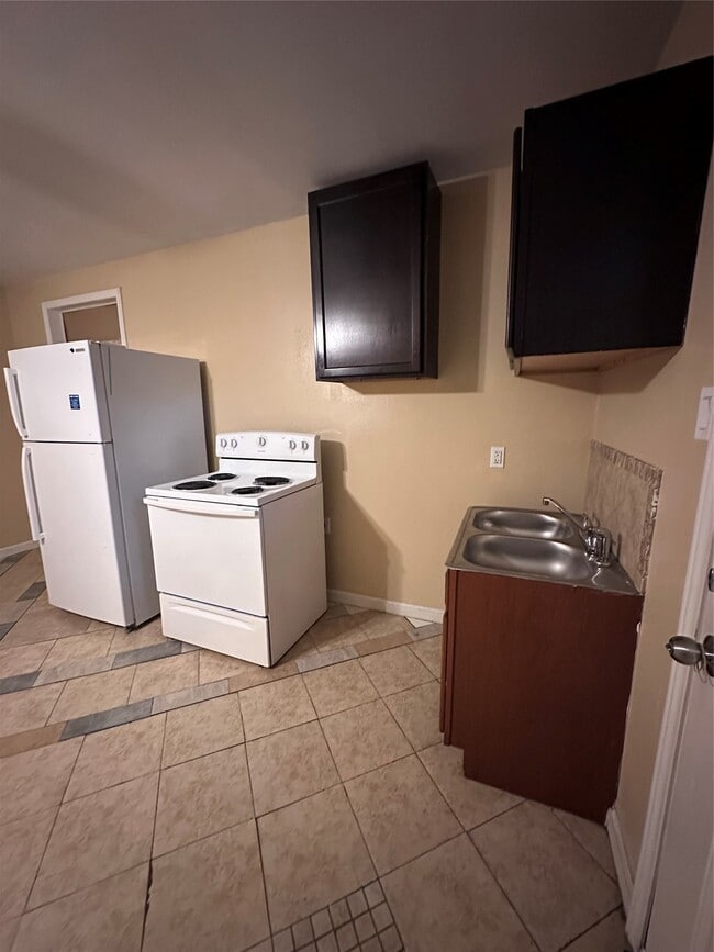 Building Photo - 5530 Gatewood St