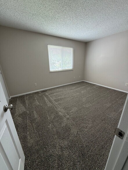 Building Photo - 220 Ewing Dr