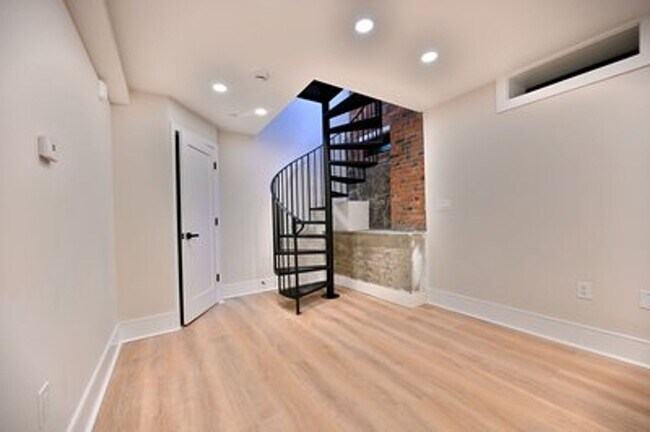 Building Photo - Newly Renovated 2 bed in Bay Village.... Steps away from Chinatown