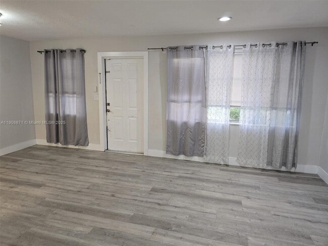 Building Photo - 5022 SW 93rd Ave