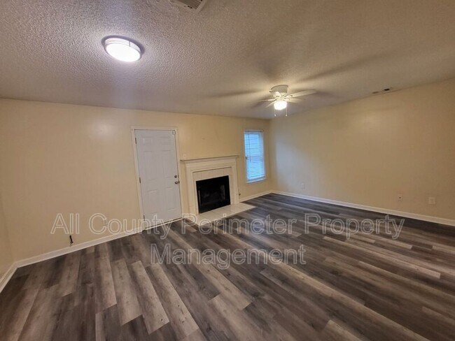 Building Photo - 8078 Woodlake Dr
