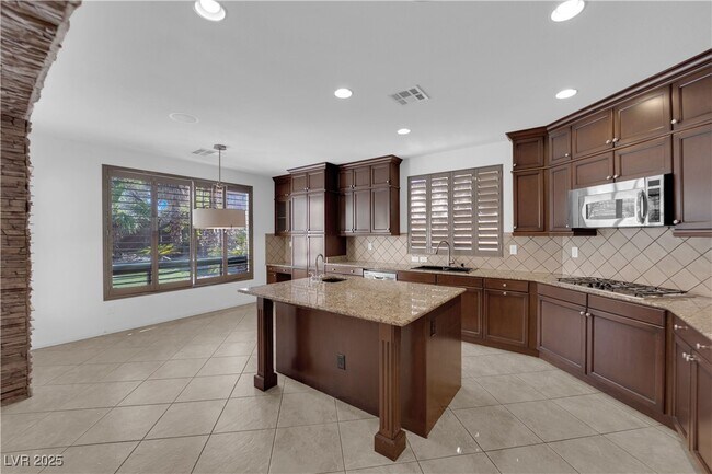 Building Photo - 8445 Cambrils Ave