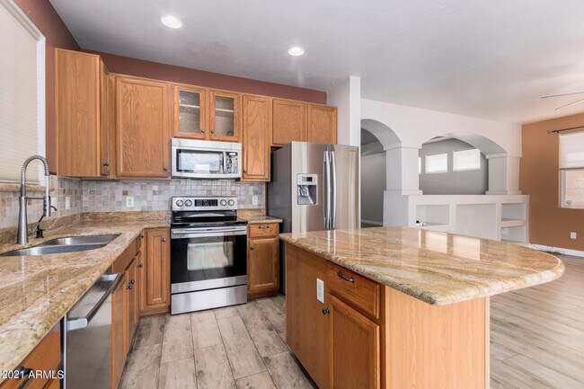 Building Photo - 204 W Mountain Sage Dr