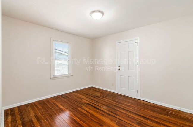 Building Photo - 3233 Hiawatha St