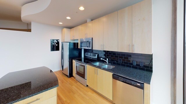 Building Photo - Stunning Center City High Rise Condo on th...