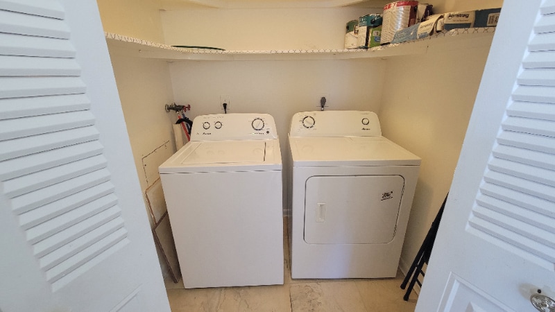 Building Photo - 7035 Cedarhurst Dr