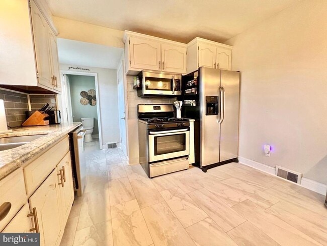 Building Photo - 503 Dorchester Ave