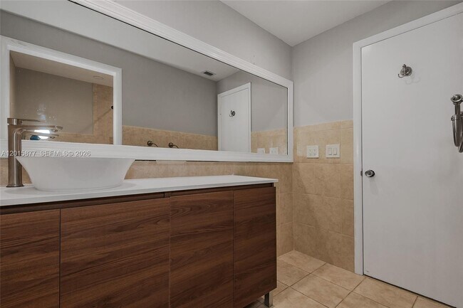 Building Photo - 12725 SW 80th Ave