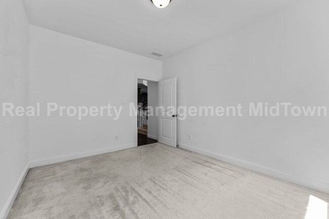 Building Photo - 4106 Horseshoe Ln