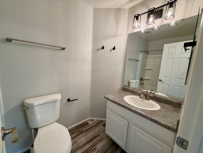 Building Photo - 2 bedroom townhome with back yard in Boulder Ranch