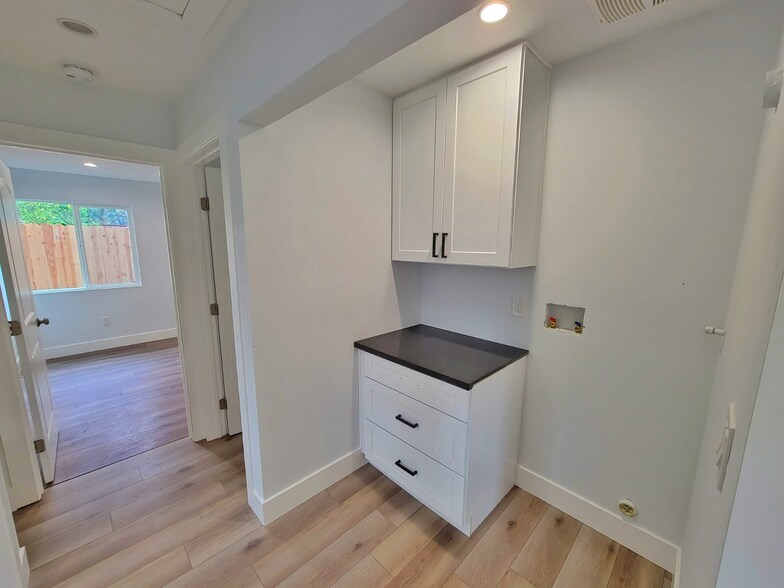Building Photo - 6842 Yolanda Ave