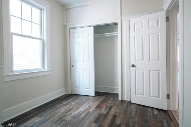 Building Photo - 312 E Elm St