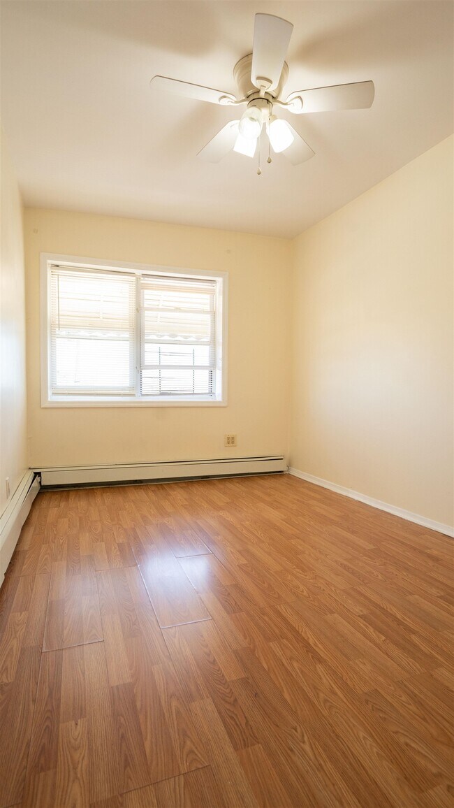 Building Photo - 1037 Avenue C