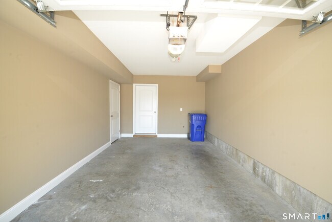 Building Photo - 335-343 Meadowside Rd