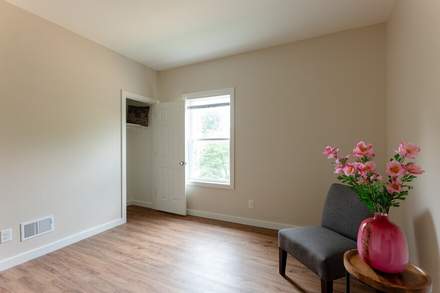 Building Photo - 718 Hazelwood St