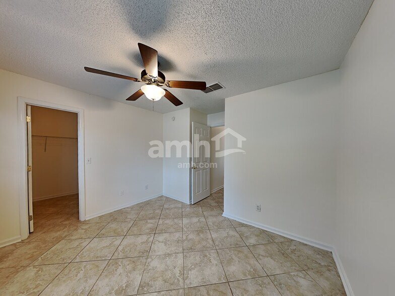 Building Photo - 9081 Prosperity Lake Dr