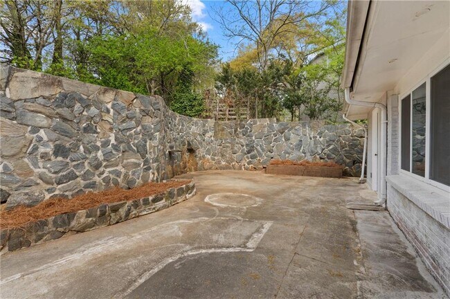 Building Photo - 2634 Birch St