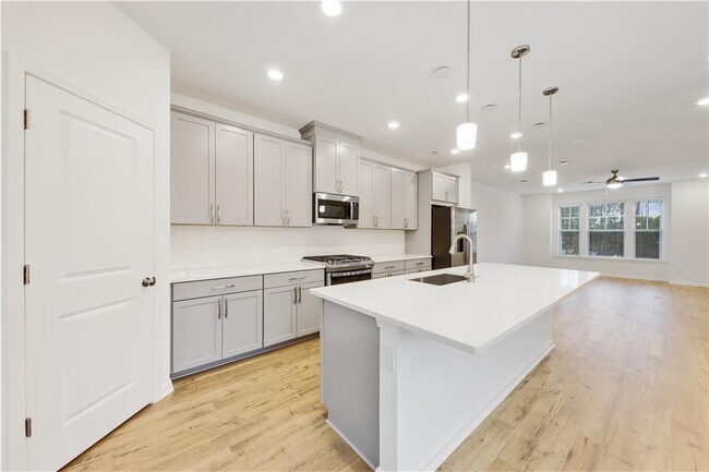 Building Photo - 4200 Pierson Trce