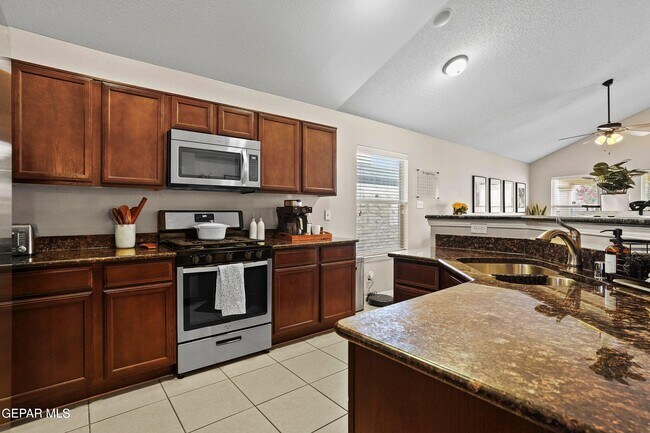 Building Photo - 12529 Paseo Rosannie Ave
