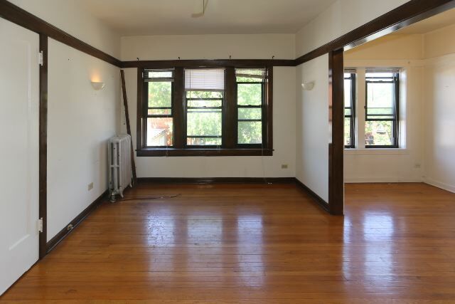 Building Photo - 824 W Waveland Ave