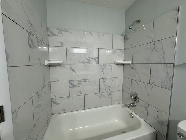 Building Photo - 142 Cardinal Rd