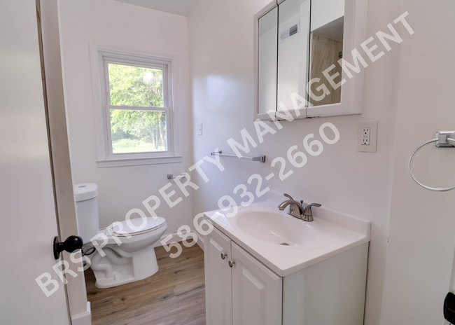 Building Photo - Remodeled Duplex with 2 bedroom 2 full bat...