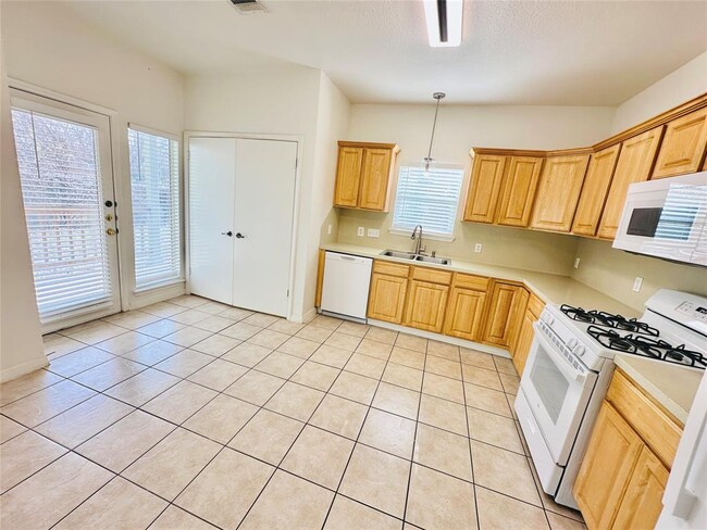 Building Photo - 6301 Crumley Ln