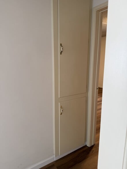 Building Photo - 330 E Fairview Ave