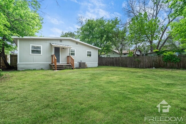 Building Photo - 1824 Katy St