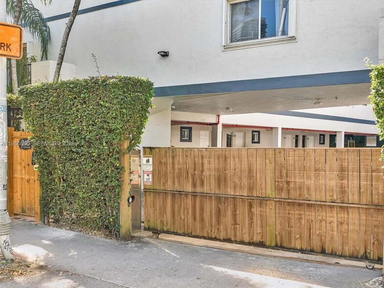 Building Photo - 240 SW 15th Rd