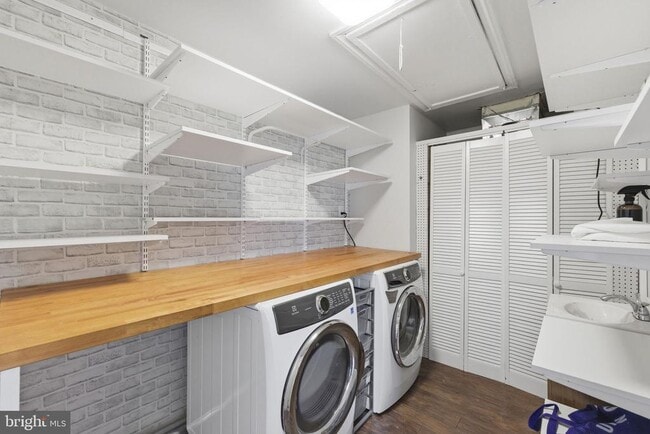 Building Photo - 5402 12th St S