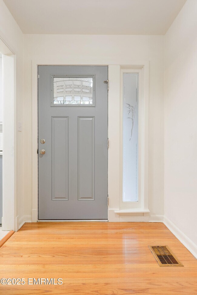 Building Photo - 1390 N Hills St