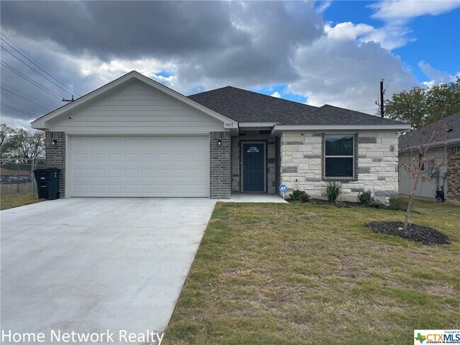 Primary Photo - 1417 E Jasper Dr