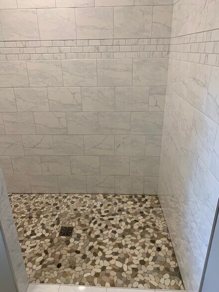 Building Photo - 465 W 5th St