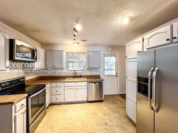 Building Photo - 26 Silverleaf Ct