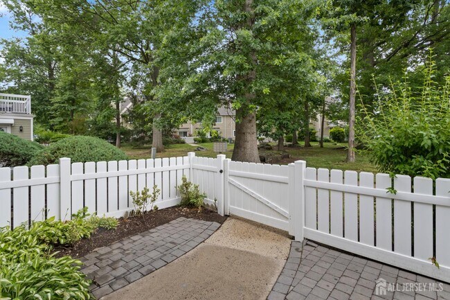 Building Photo - 3 Foxtail Ln