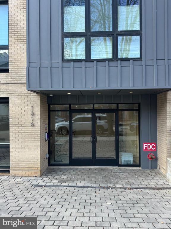 Building Photo - 1016 17th Pl NE