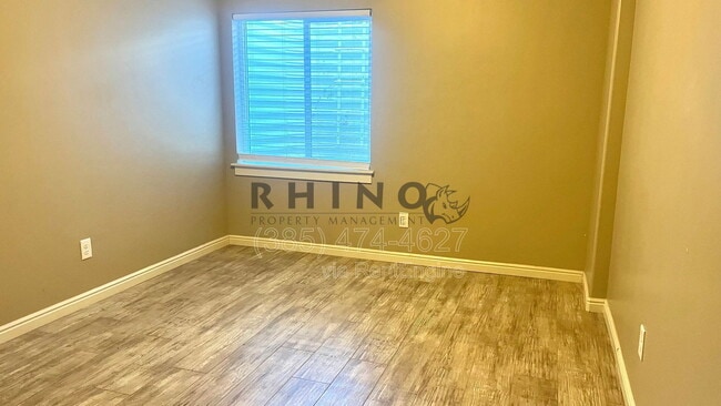 Building Photo - 1385 Bridal Veil Dr