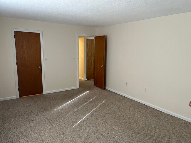 Building Photo - 64 Oxbow Dr
