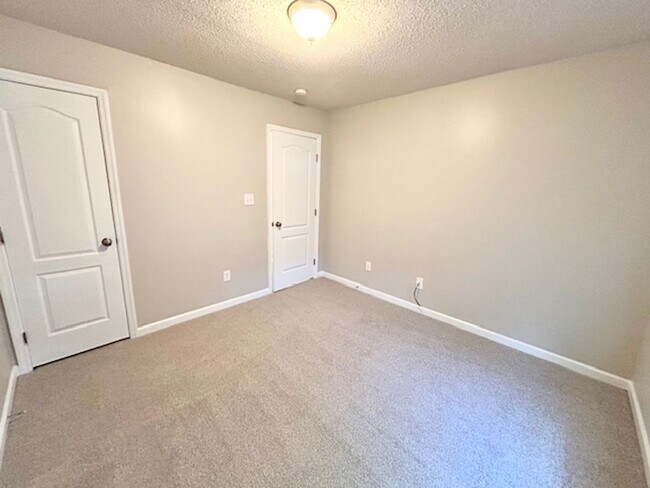 Building Photo - Coming soon! 10/10 Charming 3-bedroom bric...