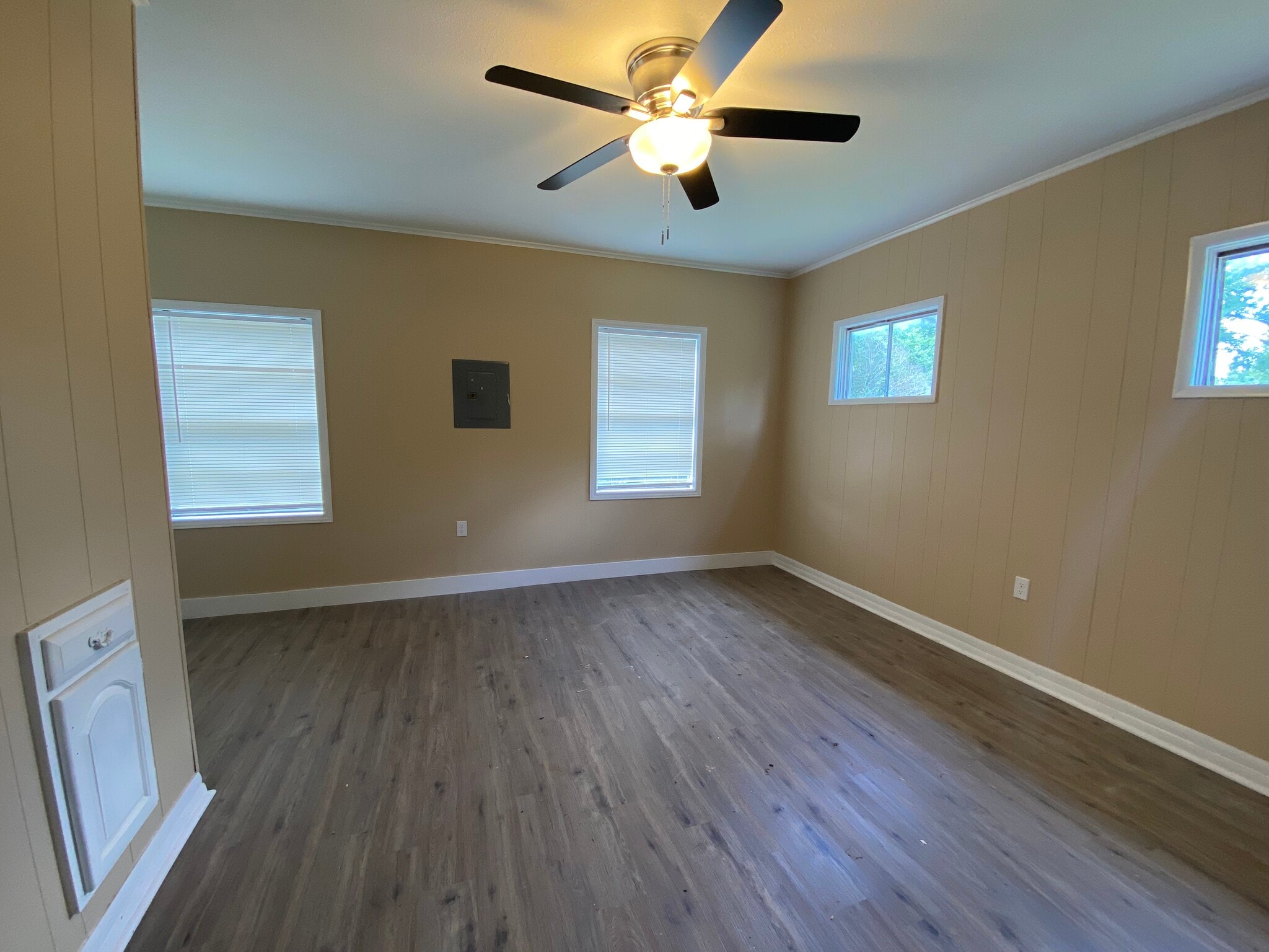 Building Photo - 310 Hillcrest St