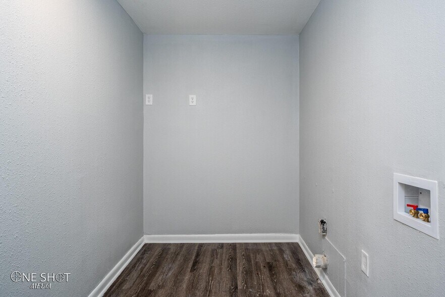 Building Photo - 2117 Yorktown Dr