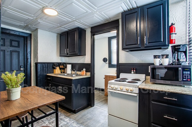 Building Photo - 813 Hall of Fame Dr