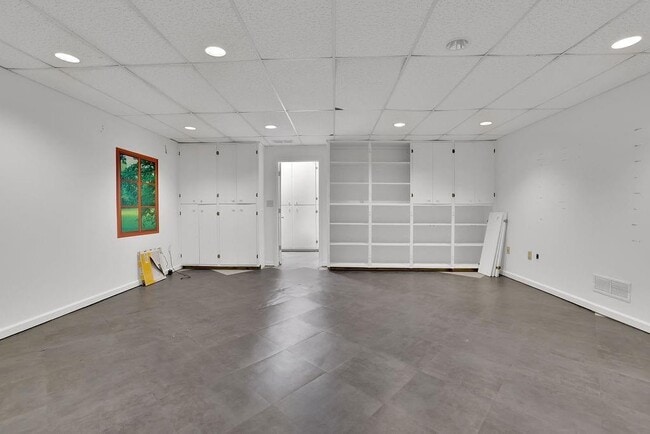 Building Photo - 505 River Valley Rd NW