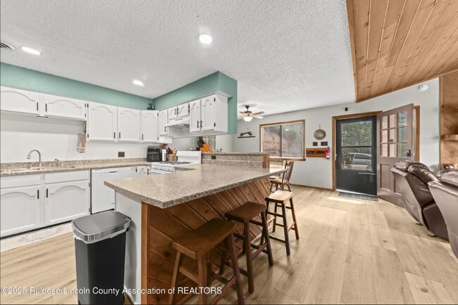 Building Photo - 119 Chaparral Dr